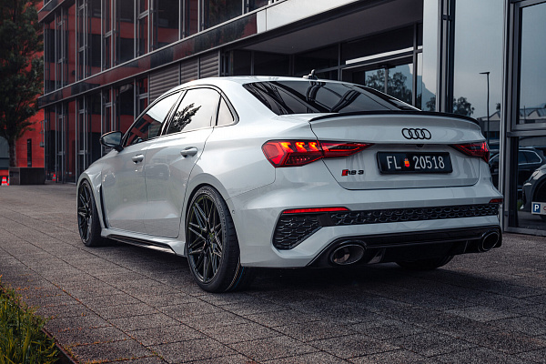 Фото дисков Vossen HF-7 Черный глянец на Audi A/S/RS 3 (8Y)