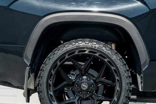 Фото дисков 4PLAY 4P55 Черный глянец на Toyota Tundra III