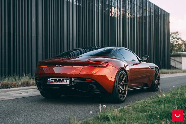 Фото дисков Vossen HF-5 Сатиновая бронза на Aston Martin DB11