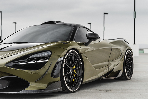 Фото дисков Brixton Forged R11-R Черный глянец на McLaren 720S