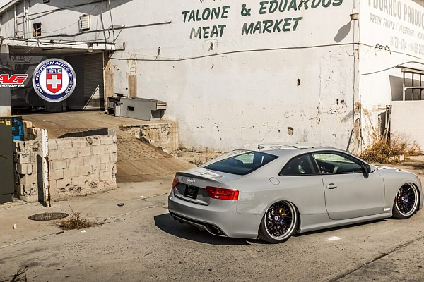 Фото дисков HRE 300 Другой цвет на Audi A/S/RS 5 (8T)