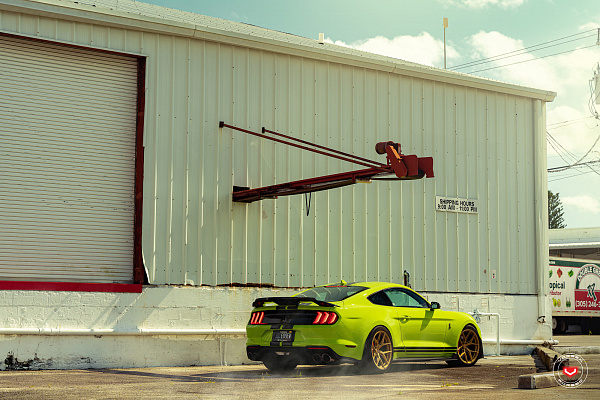 Фото дисков Vossen S21-01 Сатиновое золото на Ford Mustang VI