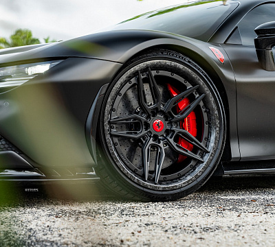 Фото дисков Strasse Wheels SV4-RS Deep Concave FS на Ferrari SF90