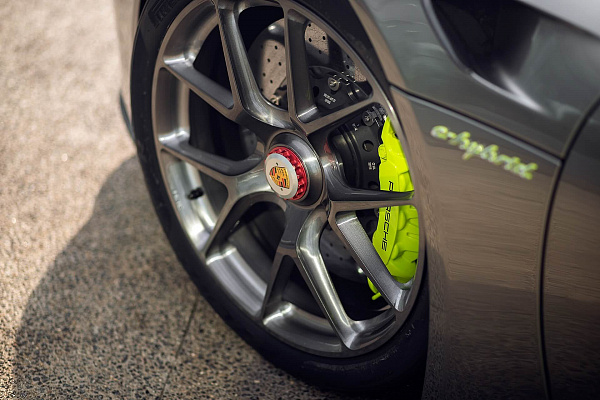 Фото дисков HRE P101 Глянцевый темный лак на Porsche 918 Spyder