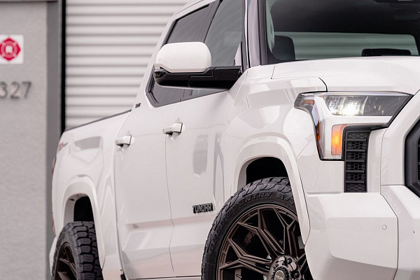 Фото дисков 4PLAY 4P83 Сатиновая бронза на Toyota Tundra III