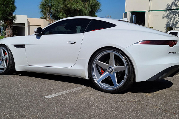 Фото дисков Giovanna Cinque Глянцевый лак на Jaguar F-Type
