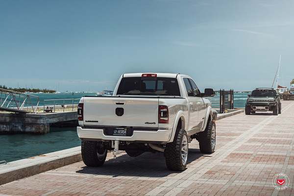 Фото дисков Vossen VFX-03 Черный глянец на Ram 1500 V