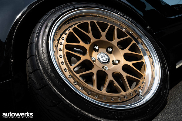 Фото дисков HRE 300 Сатиновое золото на Acura NSX I