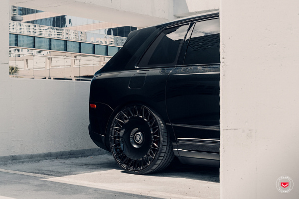 Фото дисков Vossen S17-18 Черный глянец на Rolls-Royce Cullinan