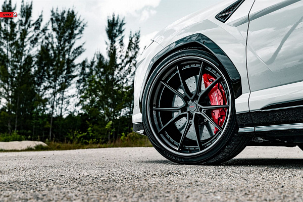 Фото дисков Anrky AN32 Черный сатин на Lamborghini Urus