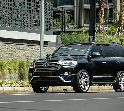 Фото дисков Vossen M-X3 на Toyota Land Cruiser 200