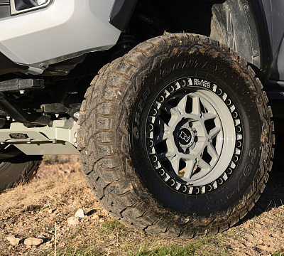 Фото дисков Black Rhino KELSO на Toyota Tacoma III
