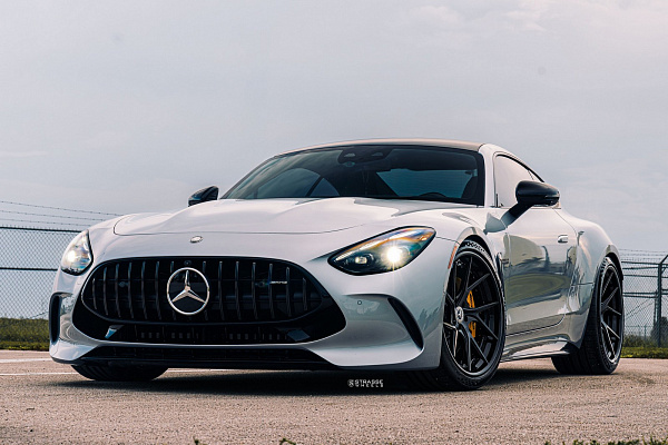 Фото дисков Strasse Wheels SM5RT Deep Concave FS Черный глянец на Mercedes-Benz AMG GT II