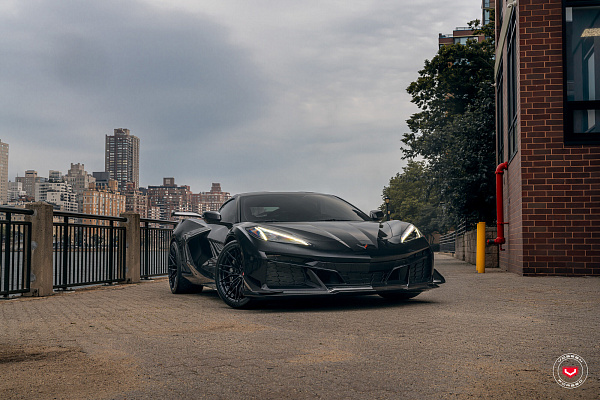Фото дисков Vossen S21-02 Черный глянец на Chevrolet Corvette C8