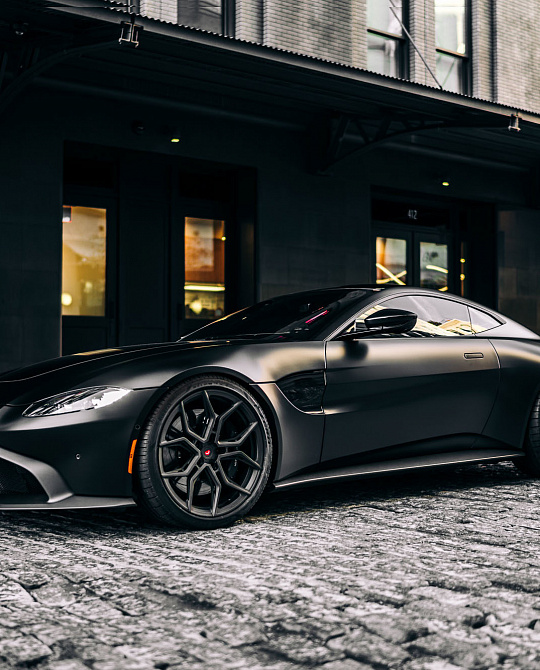 Фото дисков EVO-3R Сатиновый графит на Aston Martin Vantage 4