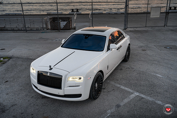 Фото дисков Vossen S17-15T Черный глянец на Rolls-Royce Ghost I