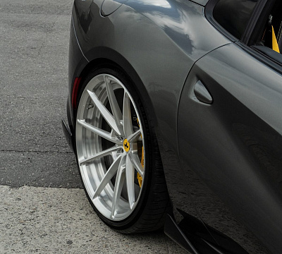 Фото дисков Anrky AN28 на Ferrari 812