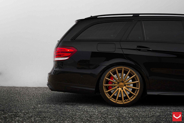 Фото дисков Vossen VFS-2 Сатиновое темное золото на Mercedes-Benz E-Class (W212, S212, C207)