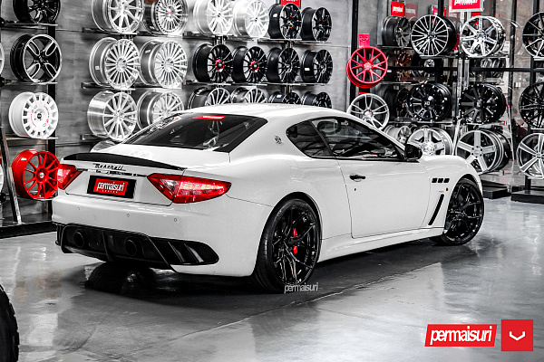 Фото дисков Vossen HF-5 Черный глянец на Maserati GranTurismo I