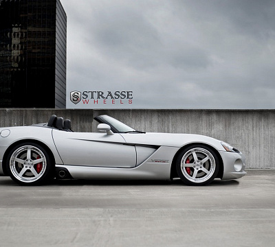 Фото дисков Strasse Wheels S5 Performance на Dodge Viper