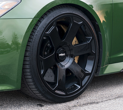 Фото дисков Rotiform AVS на Audi A/RS 6 (C8)