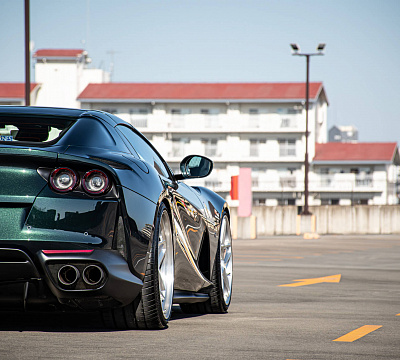 Фото дисков HRE 505M на Ferrari 812