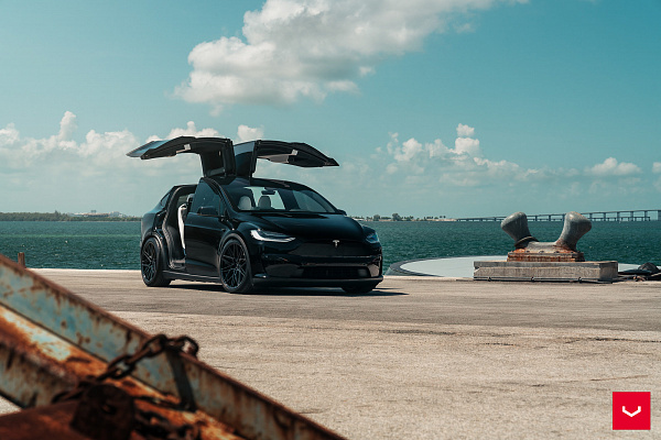 Фото дисков Vossen HF-7 Черный глянец на Tesla Model X