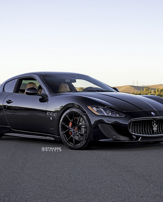 Фото дисков SM5R Deep Concave Monoblock Черный глянец на Maserati GranTurismo I