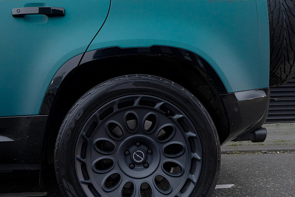 Фото дисков Brixton Forged TR21 AERO1 Сатиновый графит на Land Rover Defender II