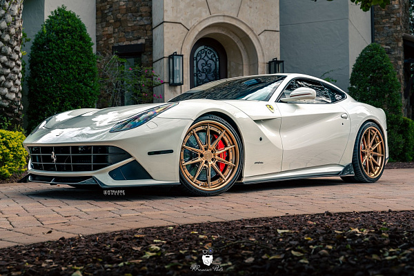 Фото дисков Strasse Wheels SV10-RS Deep Concave FS Сатиновая бронза на Ferrari F12
