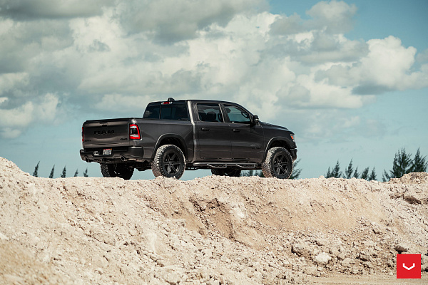 Фото дисков Vossen HF6-2 Черный сатин на Ram 1500 V