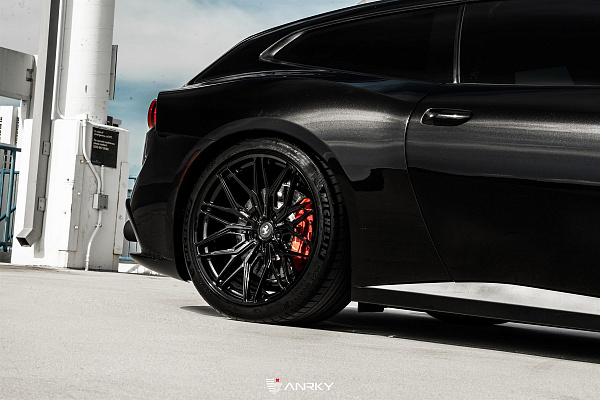 Фото дисков Anrky S1-X1 Черный глянец на Ferrari GTC4Lusso
