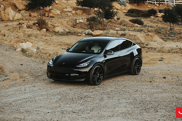 Фото дисков Vossen HF-3 Черный сатин на Tesla Model Y