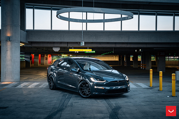 Фото дисков Vossen HFX-2 (5-Lug) Глянцевый графит на Tesla Model X