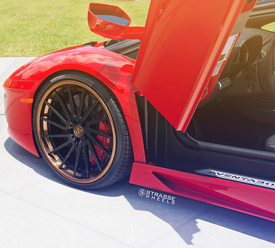 Фото дисков Strasse Wheels SV15T Deep Concave FS на Lamborghini Aventador