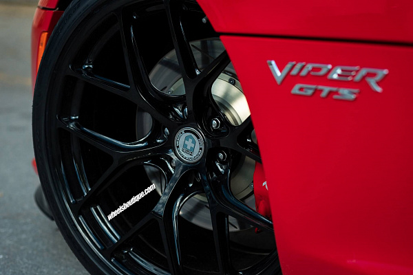 Фото дисков HRE R161 Lightweight Черный глянец на Dodge Viper