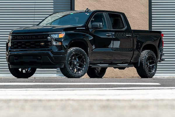 Фото дисков 4PLAY 4P55 Черный глянец на Chevrolet Silverado IV