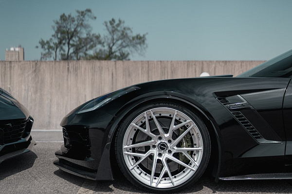 Фото дисков Brixton Forged PF8 Глянцевый лак на Chevrolet Corvette C7