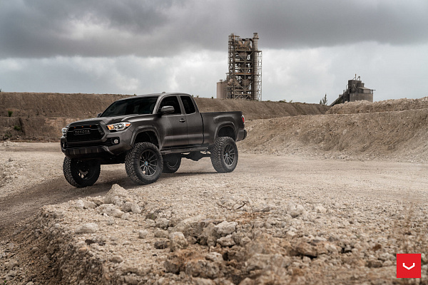 Фото дисков Vossen HF6-1 Черный сатин на Toyota Tacoma III