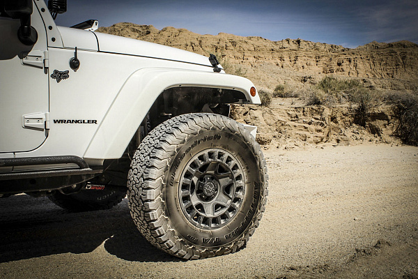 Фото дисков Black Rhino YORK Черный сатин на Jeep Wrangler III (JK)