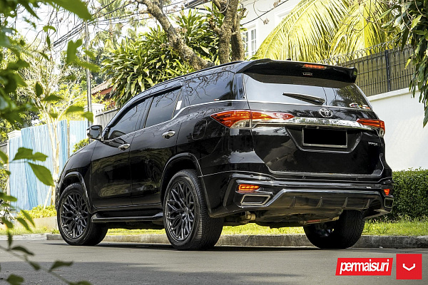 Фото дисков Vossen HF6-3 Сатиновый графит на Toyota Fortuner II