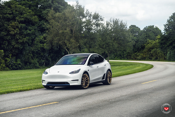Фото дисков Vossen M-X4T Глянцевое темное золото на Tesla Model Y