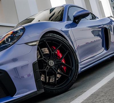 Фото дисков Brixton Forged PF7-RS на Porsche Cayman III