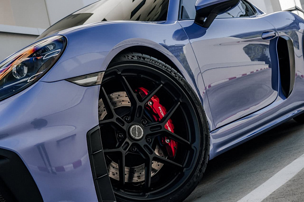 Фото дисков Brixton Forged PF7-RS Черный сатин на Porsche Cayman III