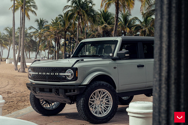 Фото дисков Vossen HF6-5 Серебро на Ford Bronco