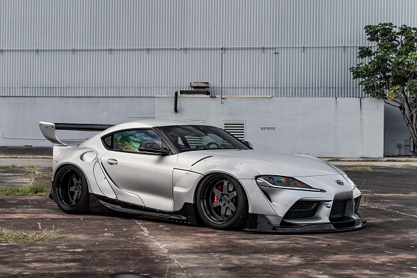 Фото дисков Strasse Wheels S6 Competition Черный сатин на Toyota Supra A90
