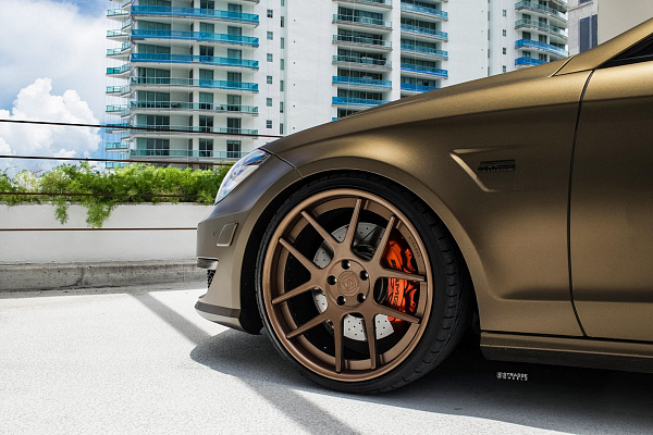 Фото дисков Strasse Wheels SM5 Deep Concave Сатиновая темная бронза на Mercedes-Benz CLS (C218)