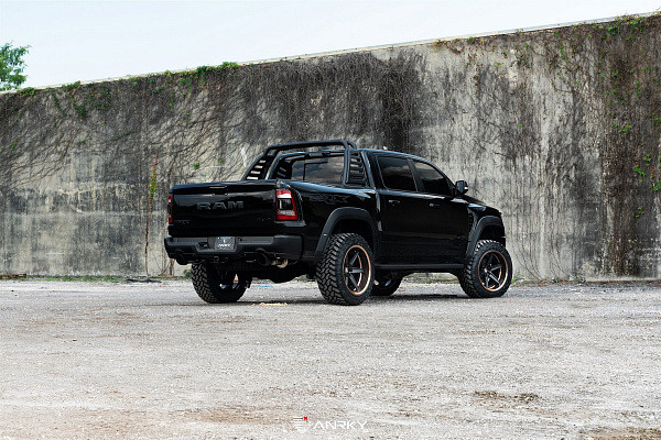 Фото дисков Anrky AN36-S Черный сатин на Ram 1500 V