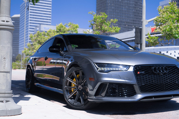 Фото дисков CEC C882 Глянцевый темный лак на Audi A/RS 7 (4G)