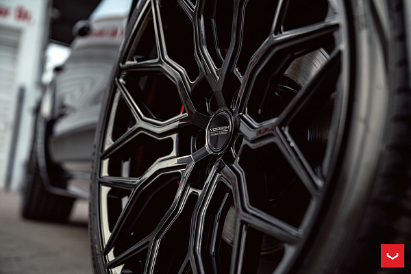Фото дисков Vossen HF-2 Черный глянец на Porsche Macan I